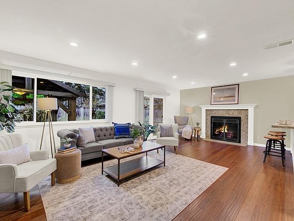 5th image of 921 Windsor Street