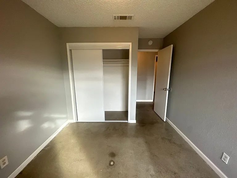 1331 Frankfort Ct — Photo 14
