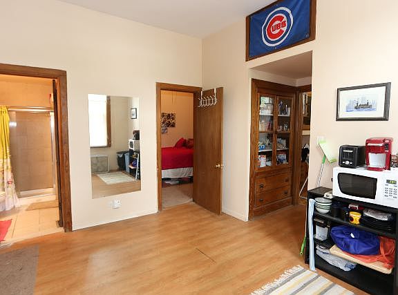 5th image of 2057 W Roscoe St Ste 1