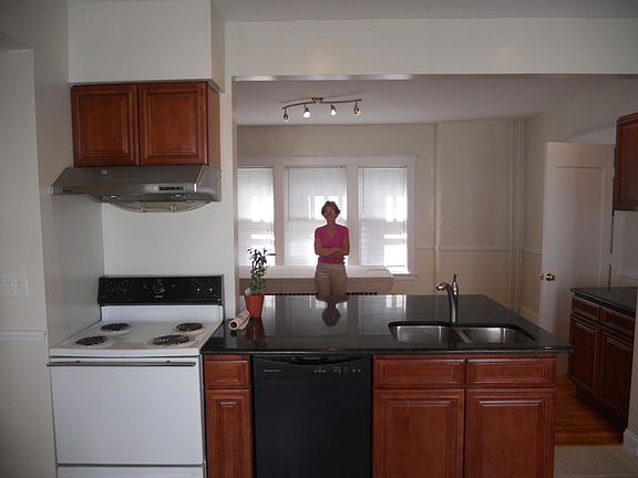 4th image of 1251 Western Ave