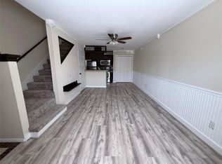 2110 Wilcrest Dr APT 128, Houston, TX 77042
