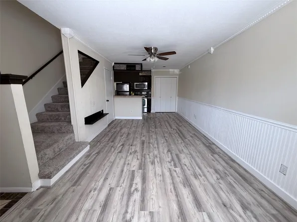 2110 Wilcrest Dr APT 128, Houston, TX 77042