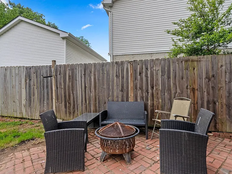 2200 Windham Ln — Photo 40