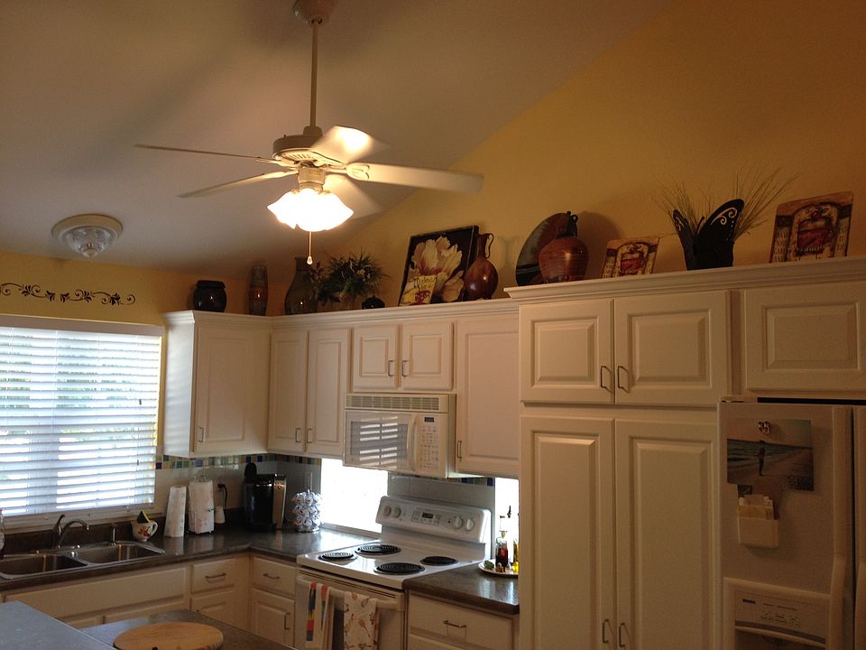 1st image of 3285 Country Hollow Dr