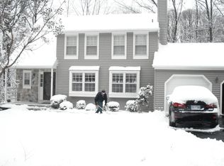 9809 New England Woods Ct, Burke, VA 22015