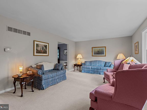 3rd image of 292 Old Mill Dr