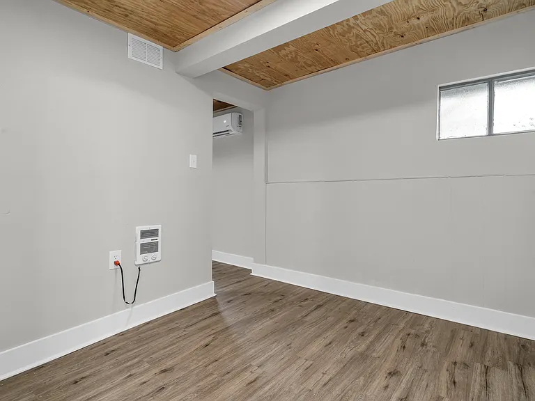 141 W 10th Ave #4 — Photo 8