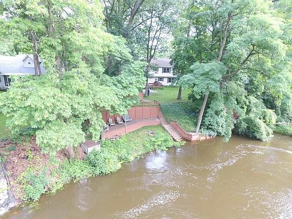 2nd image of 23322 Ironwood Dr