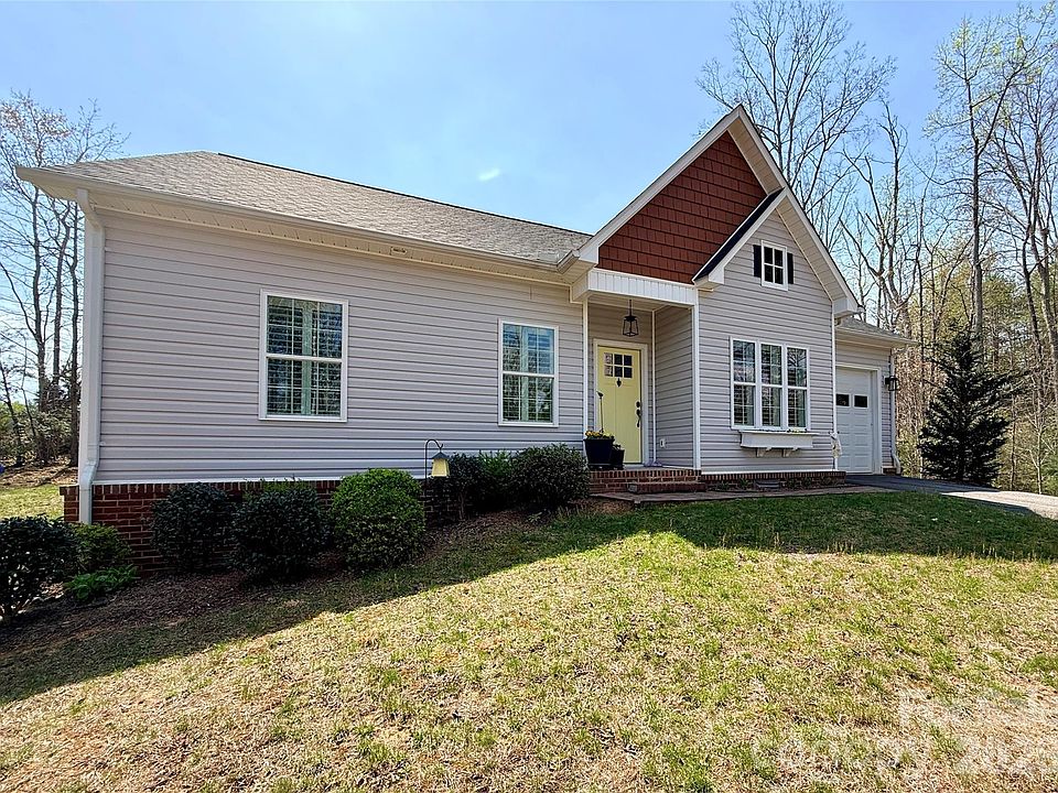 1st image of 3620 Lake Dr