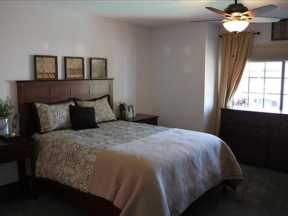 5th image of 366 W Sunnyoaks Ave