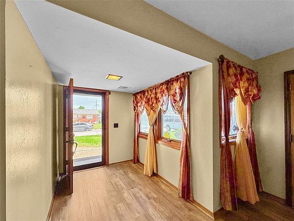 5th image of 2724 SW 80th St