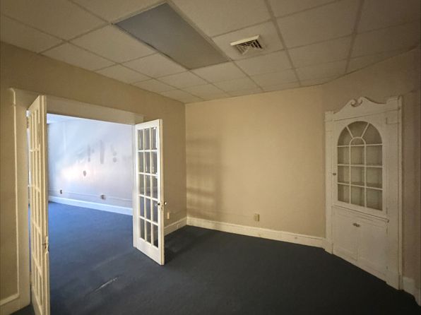 4 West Ave APT 4