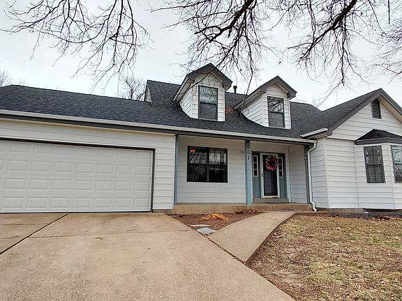 3rd image of 961 Villa Gran Way