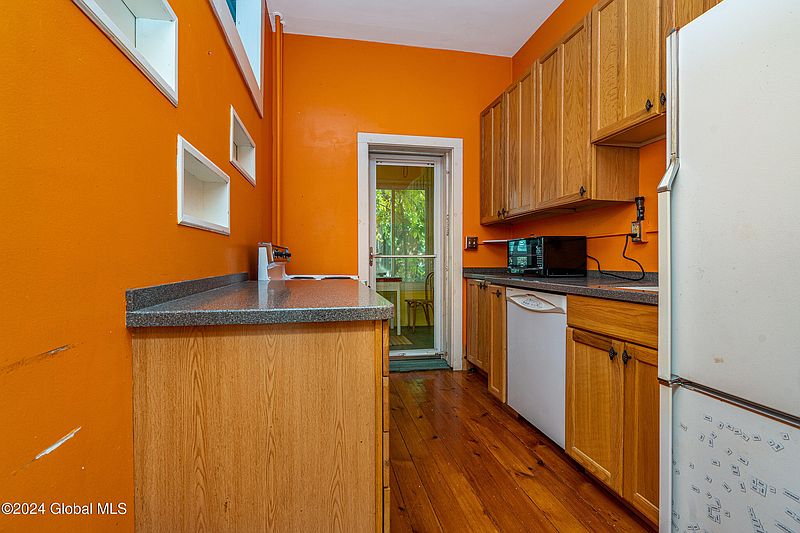 5th image of 169 Jay Street