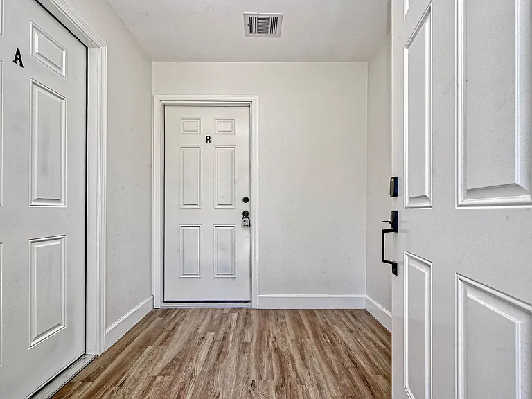5609 Denmark St — Photo 10