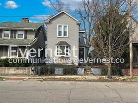 112 Hanford St