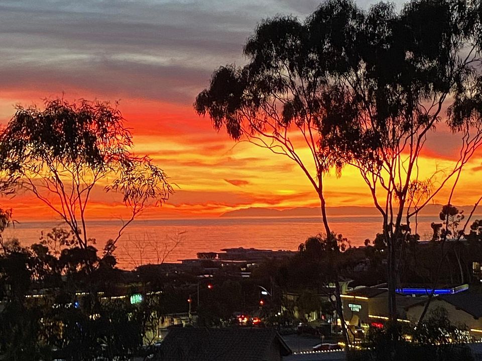 Ocean view from balconies and unit.
