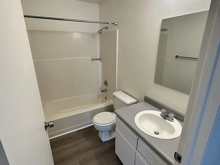1119 W 11th Ave #5 — Photo 9