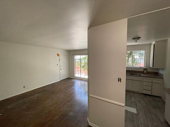 5th image of 8519 Cashio St #2