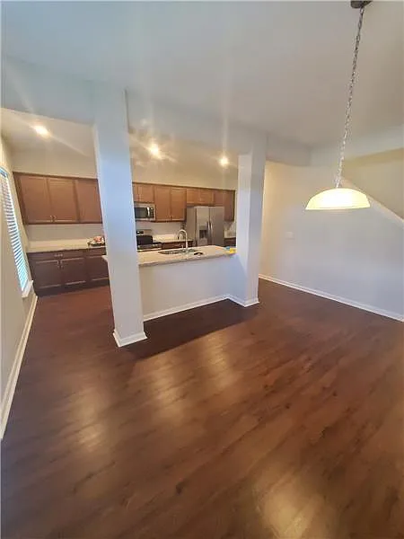 4 bed, 2.5 bath, 2567 sqft, $2,500 — Photo 2