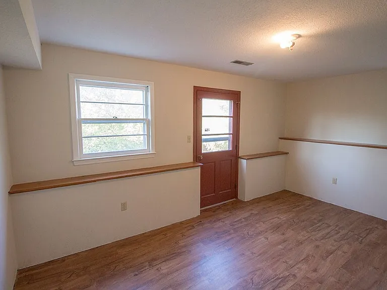 1207 White Oak Ln — Photo 9