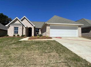1045 Silver Cir, Pearl, MS 39208