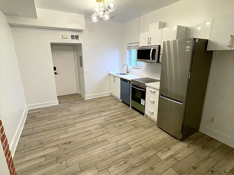 293 Euclid Ave #202 — Photo 2