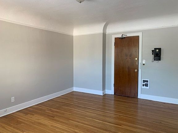 2nd image of 3334 SE Hawthorne Blvd #303