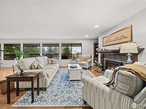 5th image of 2502 70th Avenue NW #A