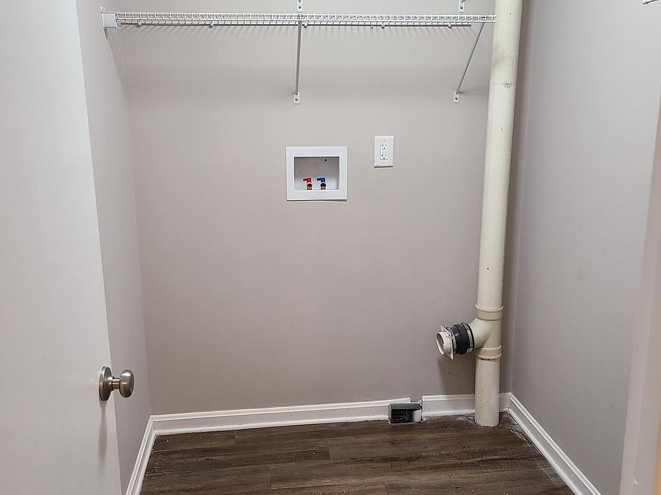 Separate room for washer/dryer