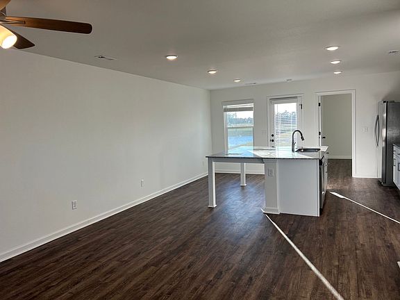 4th image of 604 Short Leaf Ln