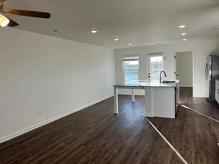 608 Short Leaf Ln — Photo 2