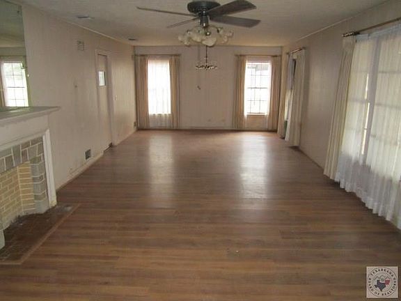 2nd image of 411 Church St