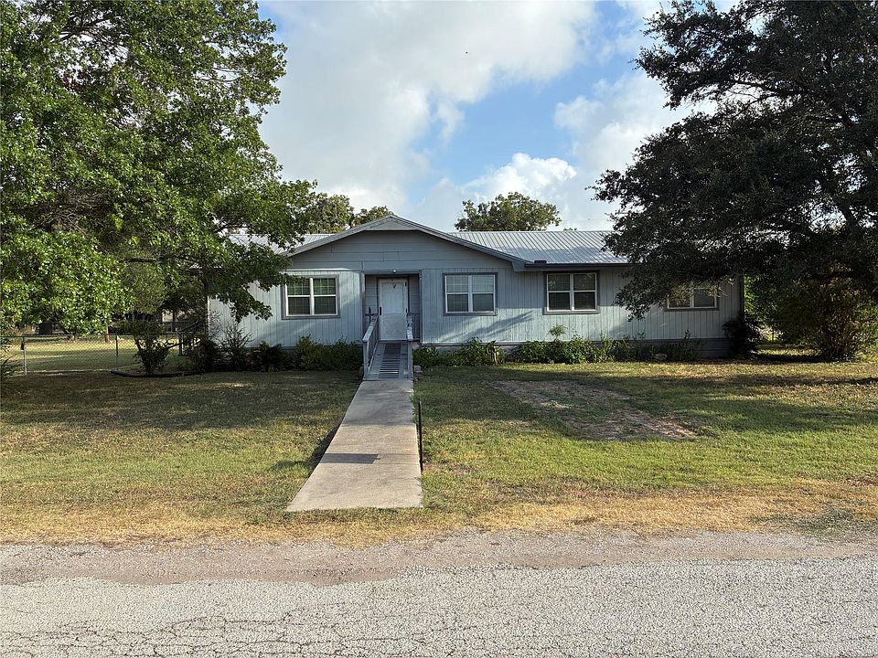 1st image of 705 E Umlang St