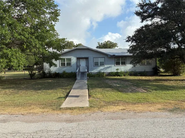 705 E Umlang St, Thorndale, TX 76577