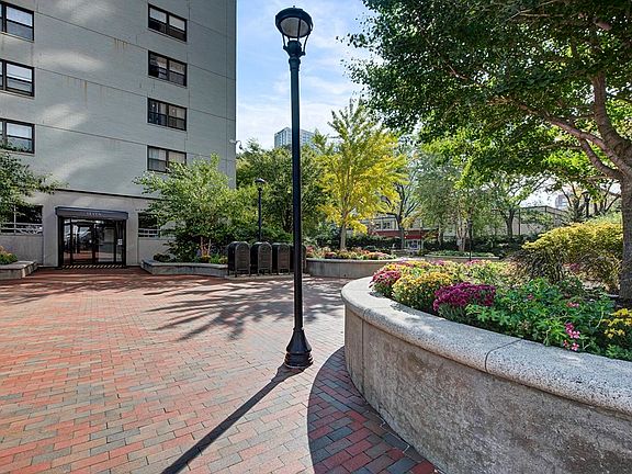 4th image of 6 Whittier Pl APT 10G
