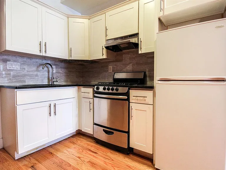 11 Humboldt St #4L — Photo 1