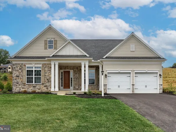 1015 Valley Crossing Dr, Lititz, PA 17543