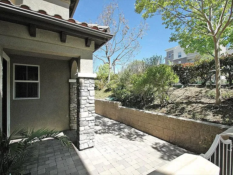1146 Goddard St — Photo 22