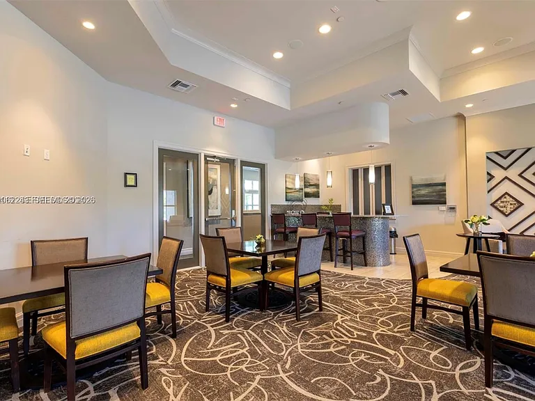1240 Eucalyptus Dr #2 — Photo 22