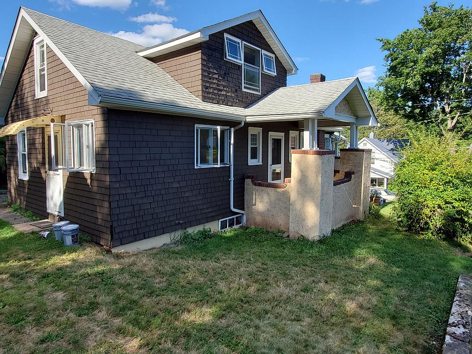 Side porch, back of house