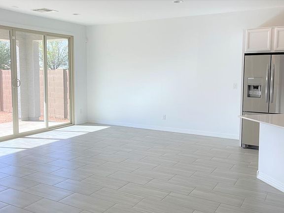 4th image of 9245 W Glenrosa Ave