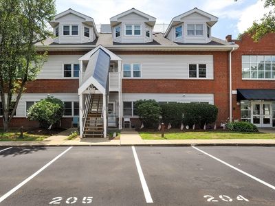26 School St APT 205, Hull, MA, 02045
