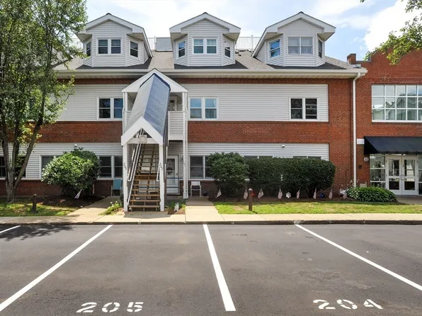26 School St APT 205, Hull, MA 02045