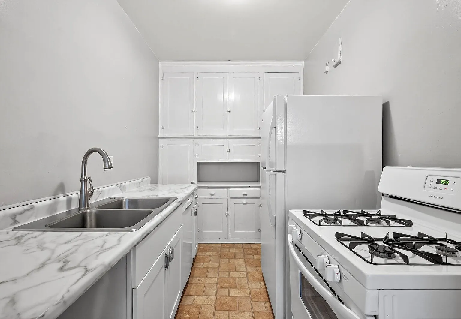 1 bed, 1.0 bath, 800 sqft, $1,097 — Photo 2
