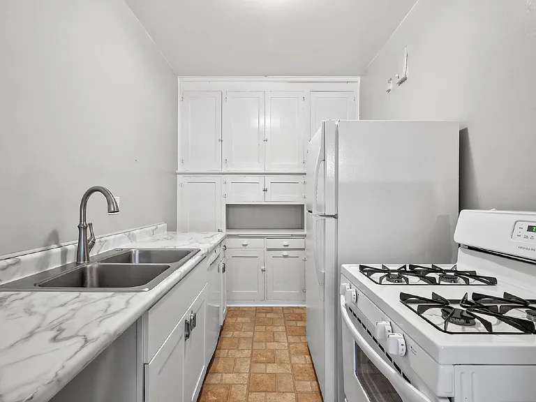 2103 Harriet Ave #203 — Photo 2