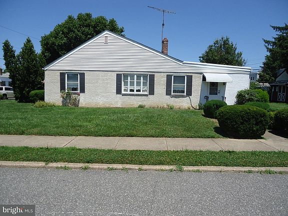 2nd image of 9701 Birwood St