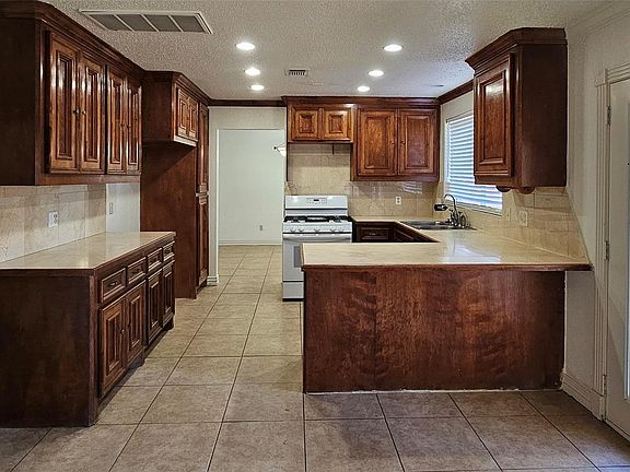 4th image of 13303 Bridgepath Ct