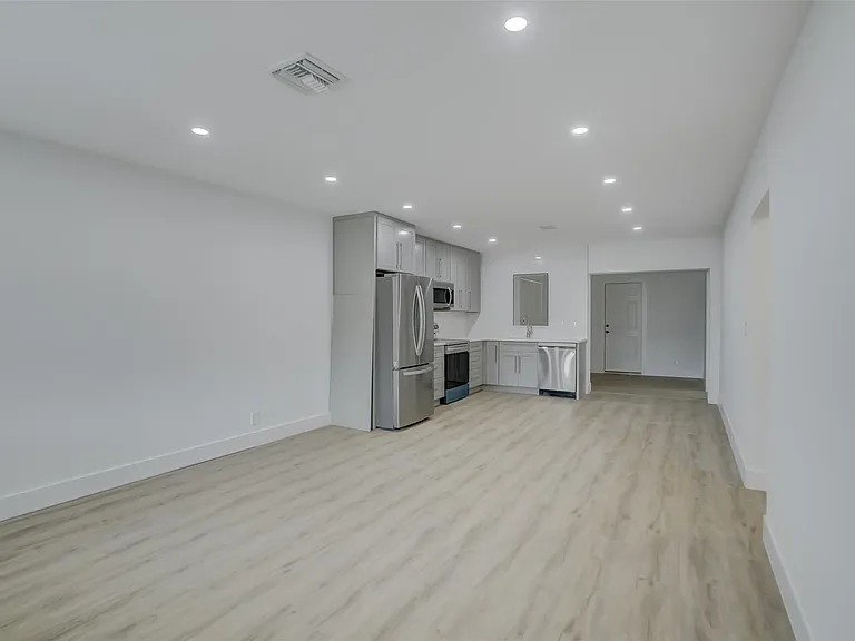 2155 NE 56th Ct — Photo 6