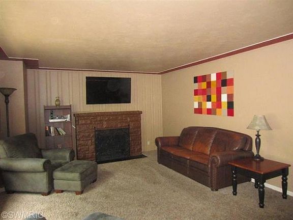 4th image of 64 Garden Ave S